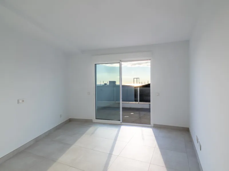 Apartment - Penthouse в продаже в Marbella, Málaga. В доме 4 спален и 3 ванных комнат. Площадь дома 175 м²