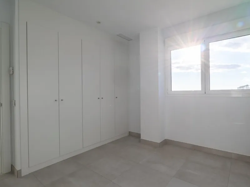 Apartment - Penthouse в продаже в Marbella, Málaga. В доме 4 спален и 3 ванных комнат. Площадь дома 175 м²
