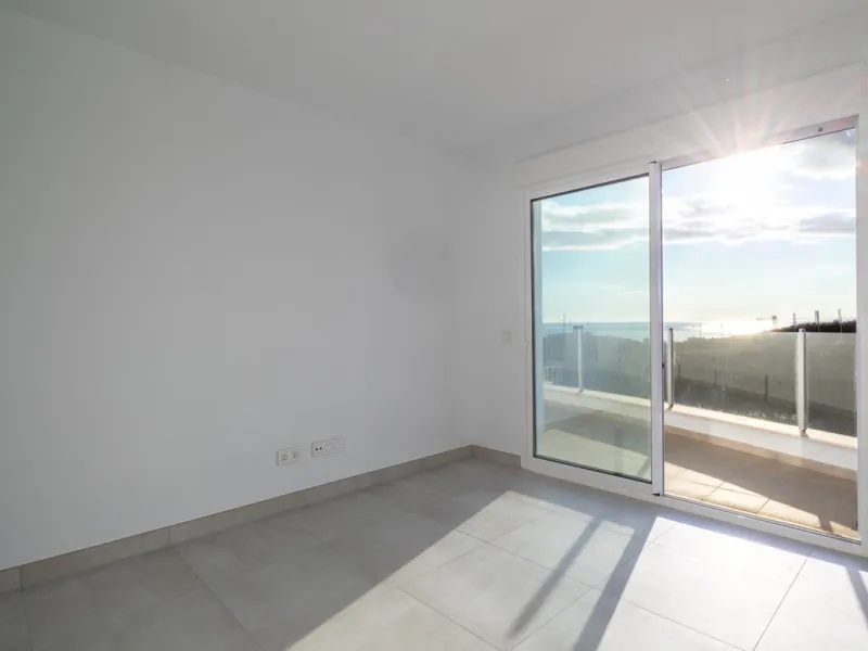 Apartment - Penthouse в продаже в Marbella, Málaga. В доме 4 спален и 3 ванных комнат. Площадь дома 175 м²