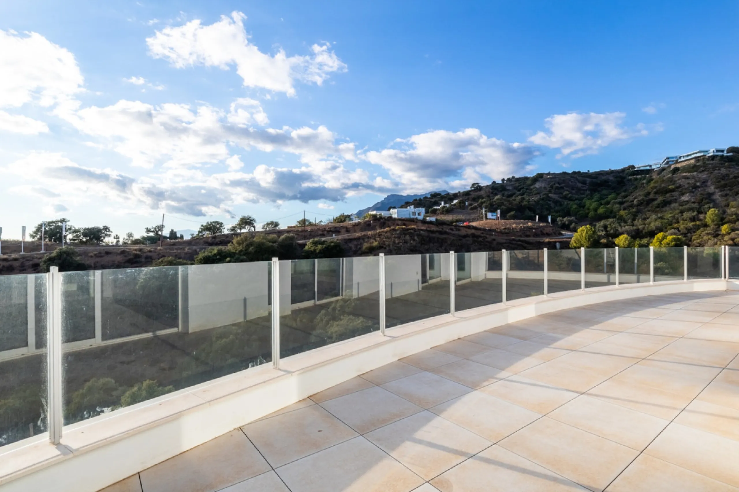 Apartment - Penthouse в продаже в Marbella, Málaga. В доме 4 спален и 3 ванных комнат. Площадь дома 175 м²