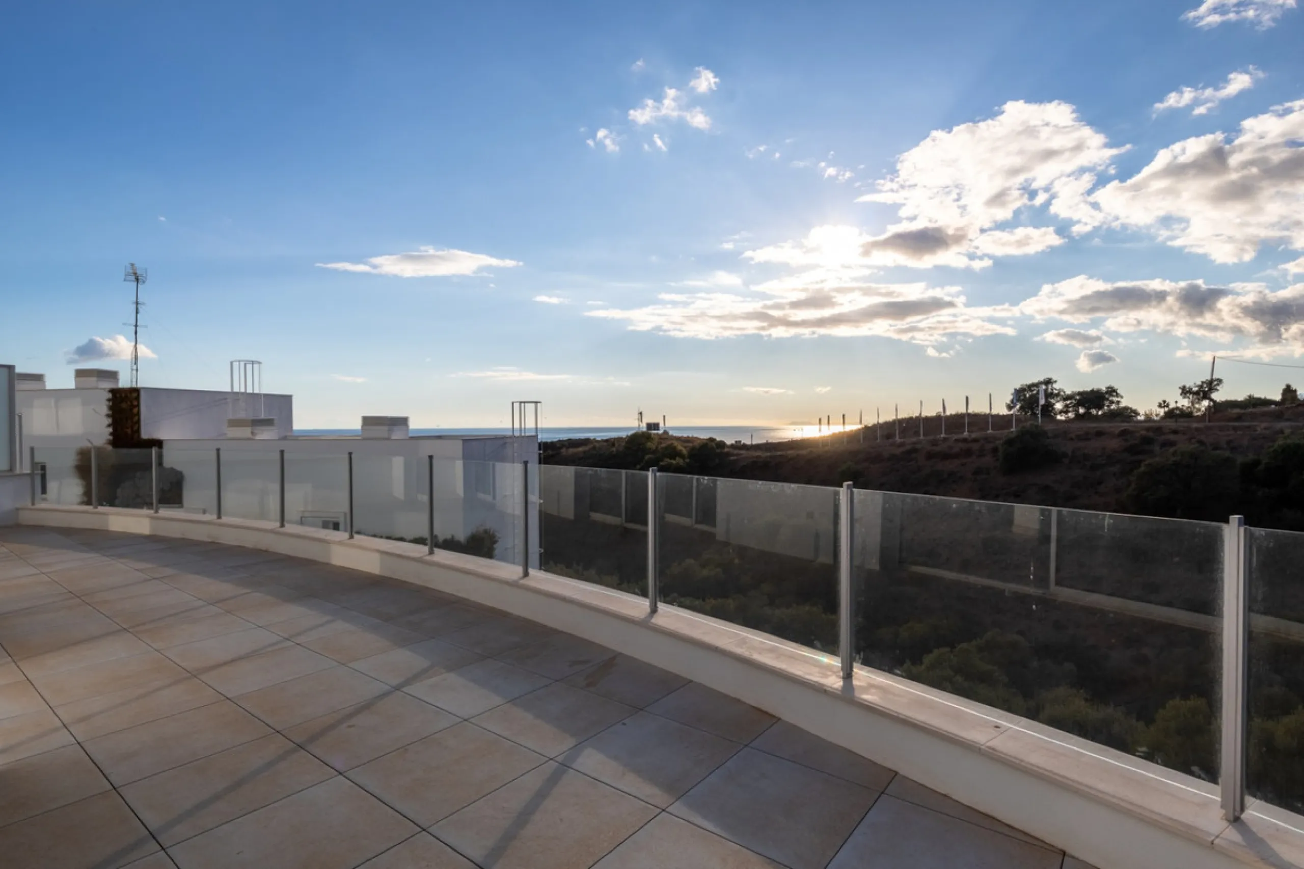 Apartment - Penthouse в продаже в Marbella, Málaga. В доме 4 спален и 3 ванных комнат. Площадь дома 175 м²
