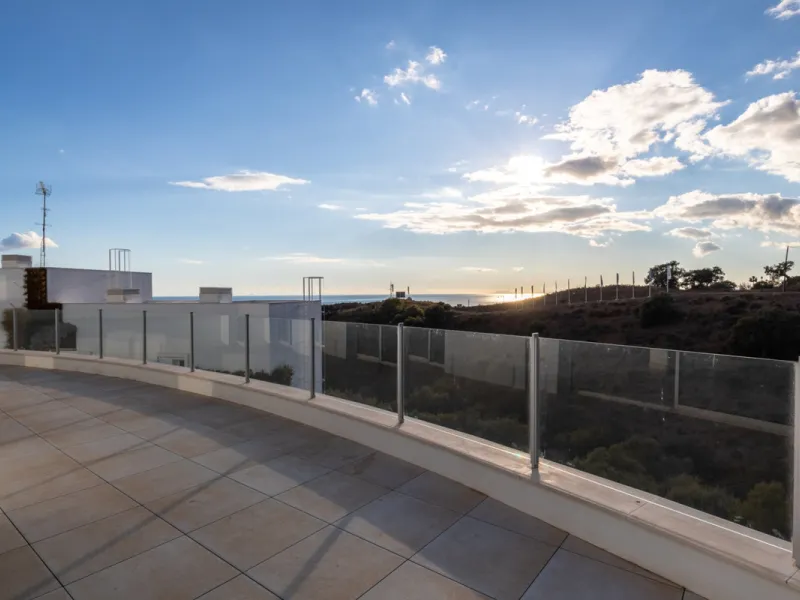 Apartment - Penthouse в продаже в Marbella, Málaga. В доме 4 спален и 3 ванных комнат. Площадь дома 175 м²