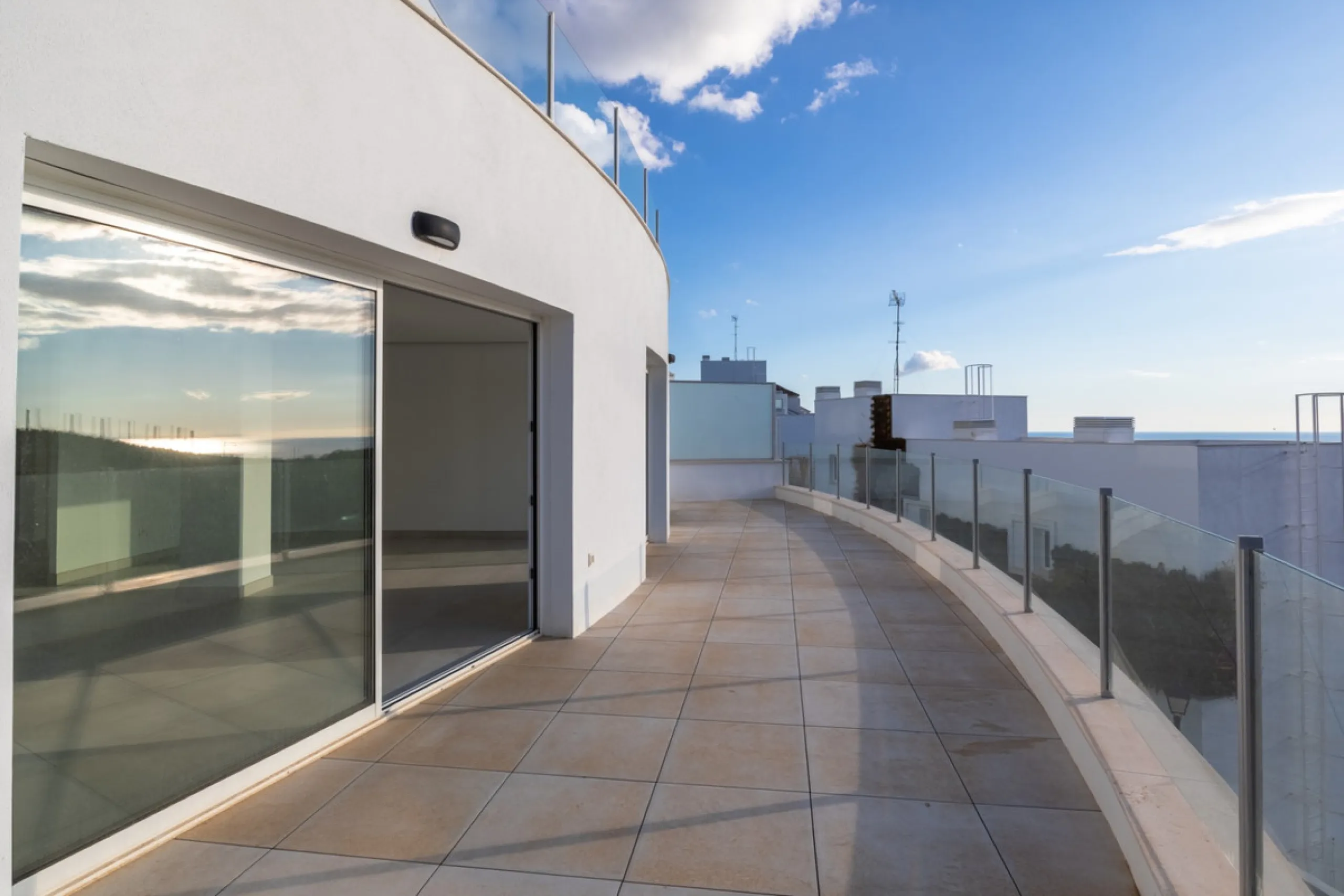 Apartment - Penthouse в продаже в Marbella, Málaga. В доме 4 спален и 3 ванных комнат. Площадь дома 175 м²