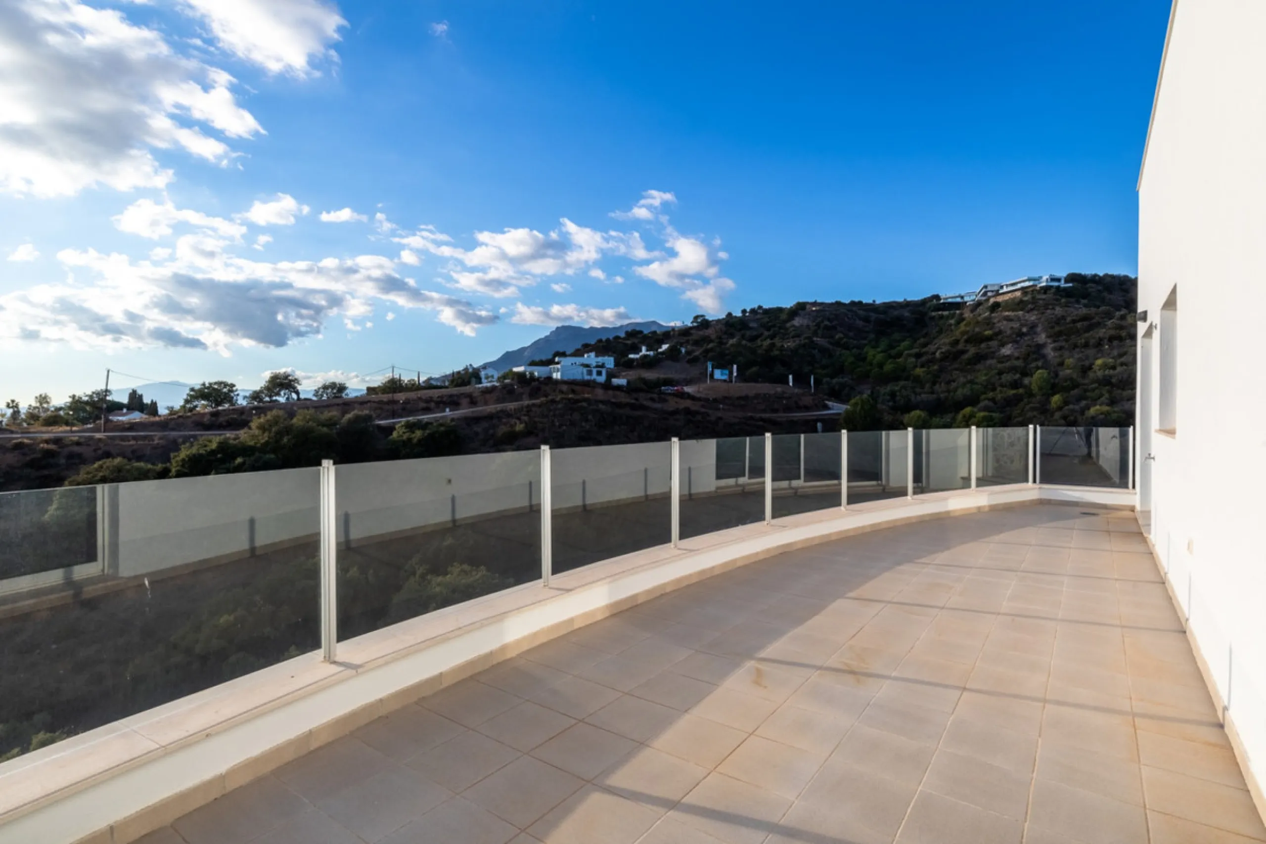 Apartment - Penthouse в продаже в Marbella, Málaga. В доме 4 спален и 3 ванных комнат. Площадь дома 175 м²