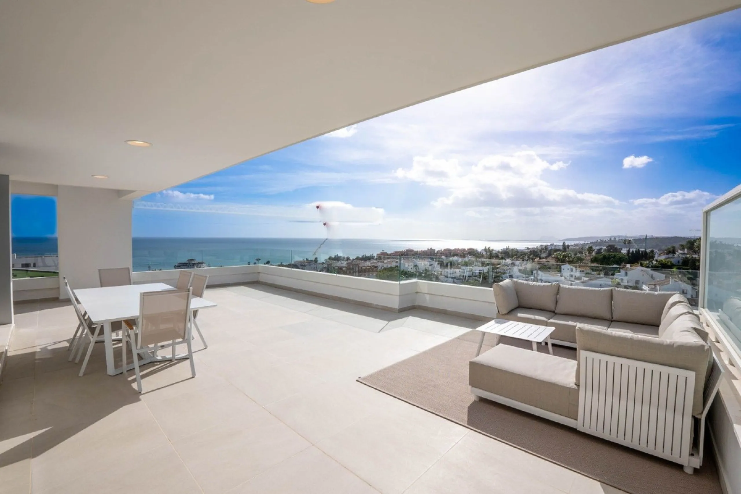 Luxury corner, South,-South West Facing 3-Bedroom corner Penthouse with Solarium & Jacuzzi – Estepona..Panoramic views from solarium.