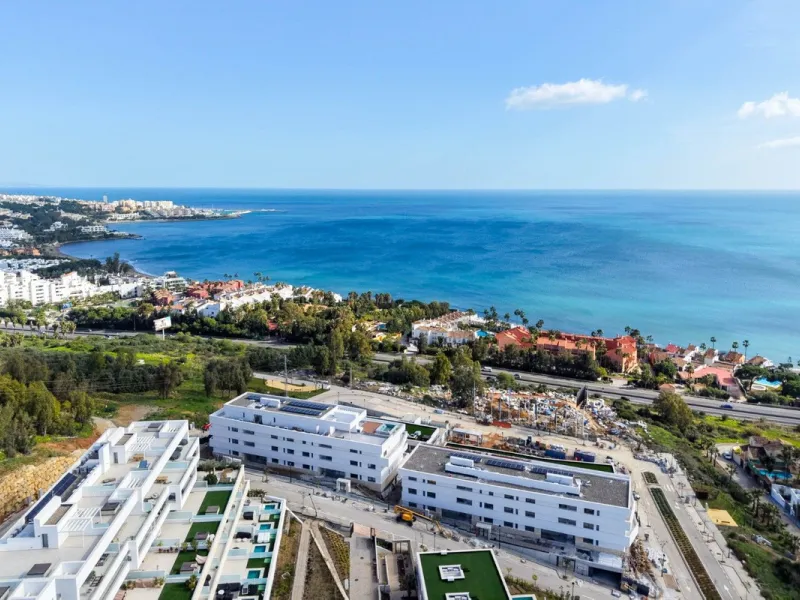 Luxury corner, South,-South West Facing 3-Bedroom corner Penthouse with Solarium & Jacuzzi – Estepona..Panoramic views from solarium.
