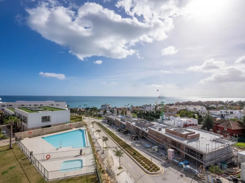 Luxury corner, South,-South West Facing 3-Bedroom corner Penthouse with Solarium & Jacuzzi – Estepona..Panoramic views from solarium.