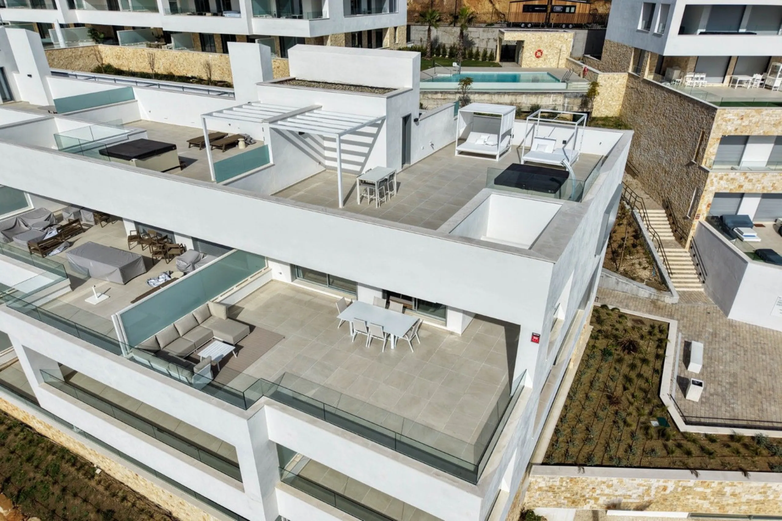 Luxury corner, South,-South West Facing 3-Bedroom corner Penthouse with Solarium & Jacuzzi – Estepona..Panoramic views from solarium.