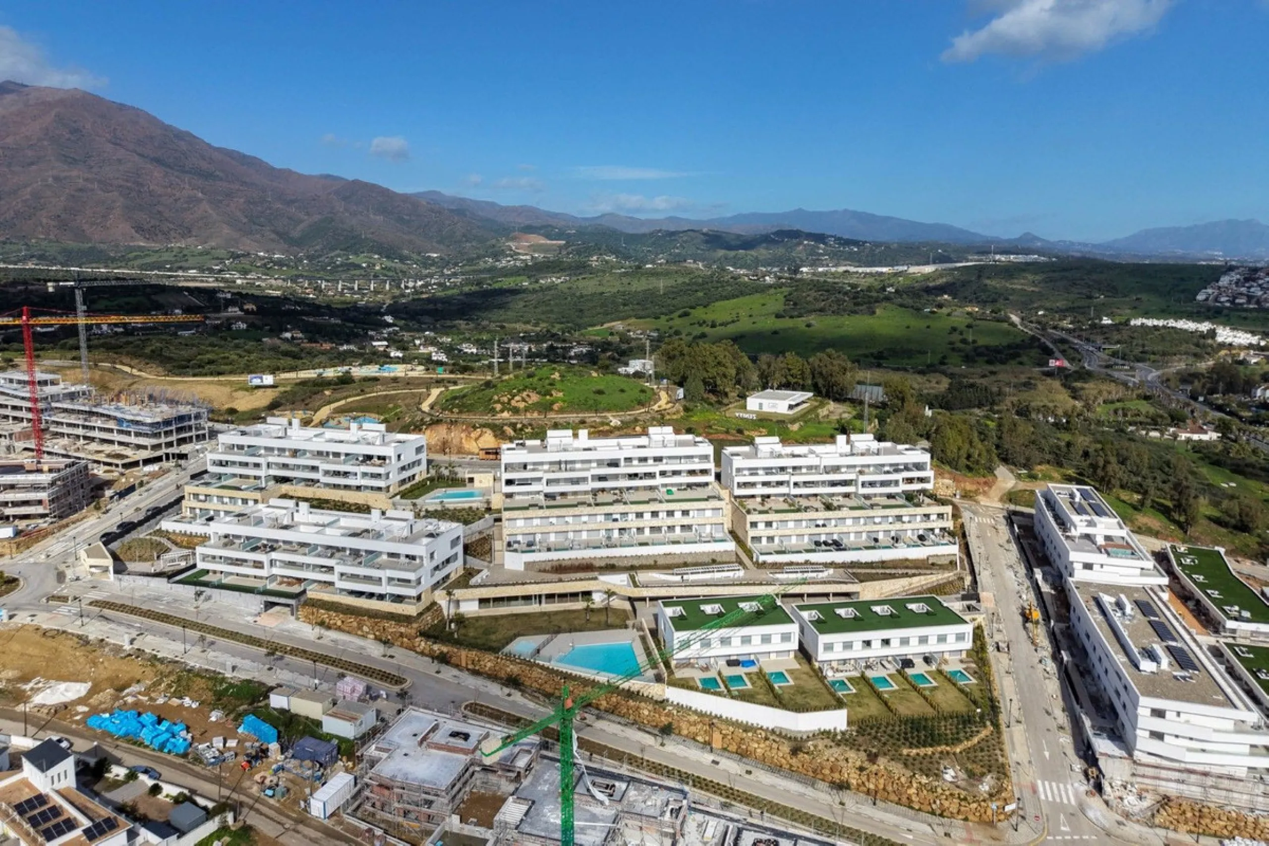Luxury corner, South,-South West Facing 3-Bedroom corner Penthouse with Solarium & Jacuzzi – Estepona..Panoramic views from solarium.