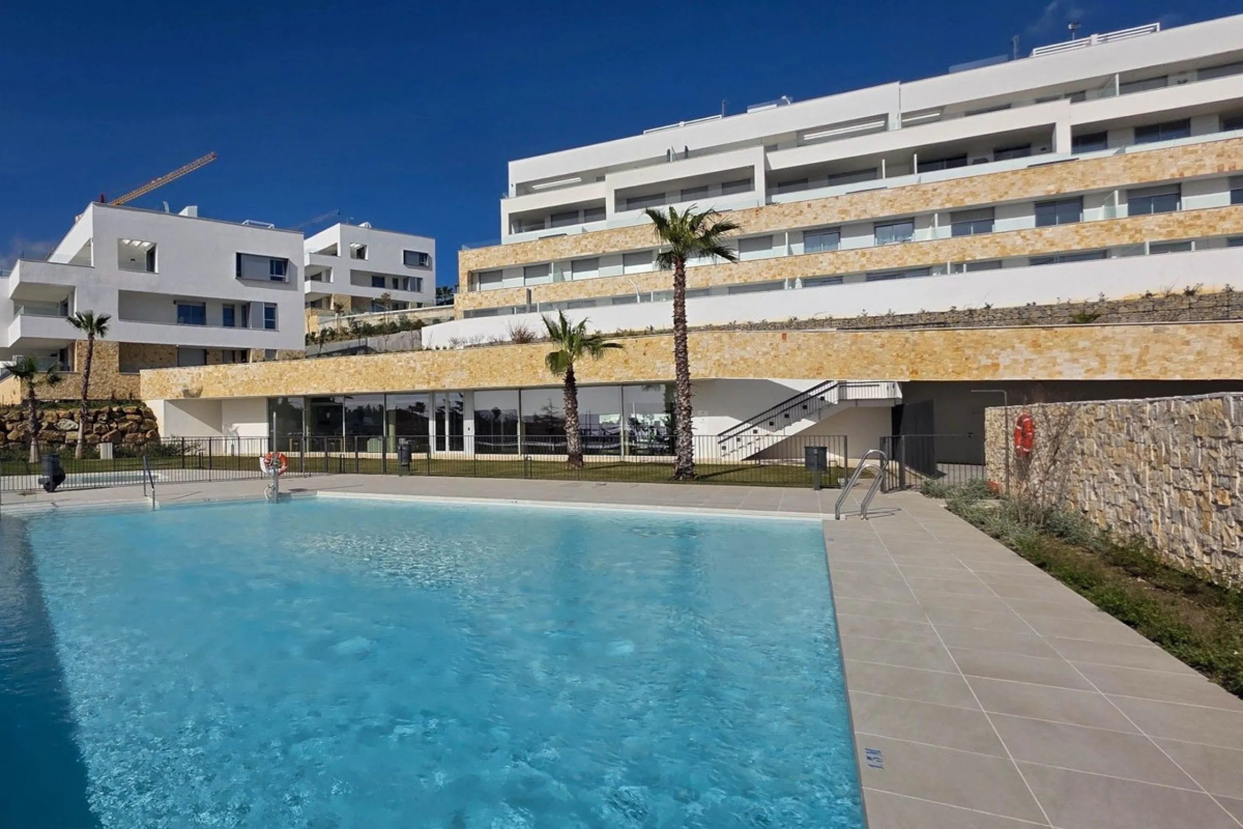 Luxury corner, South,-South West Facing 3-Bedroom corner Penthouse with Solarium & Jacuzzi – Estepona..Panoramic views from solarium.