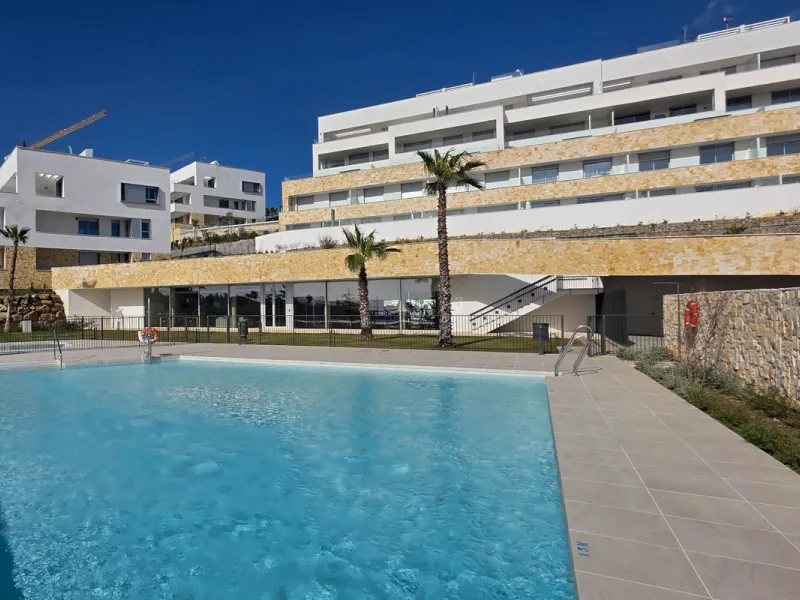 Luxury corner, South,-South West Facing 3-Bedroom corner Penthouse with Solarium & Jacuzzi – Estepona..Panoramic views from solarium.