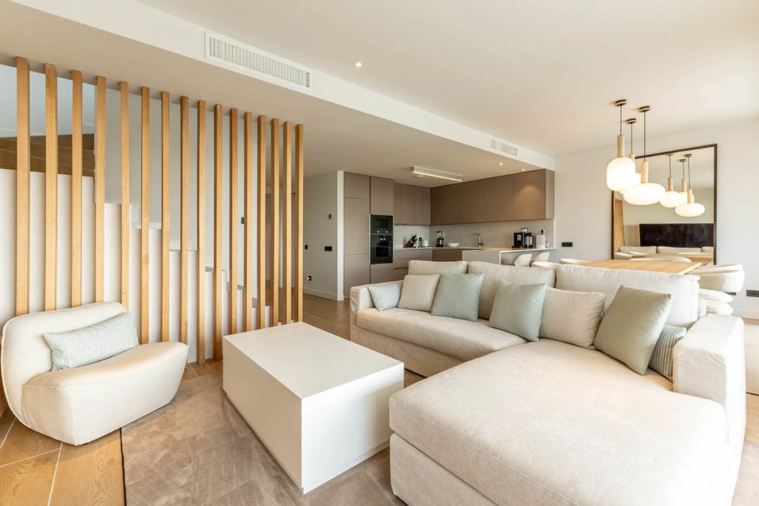 Luxury corner, South,-South West Facing 3-Bedroom corner Penthouse with Solarium & Jacuzzi – Estepona..Panoramic views from solarium.