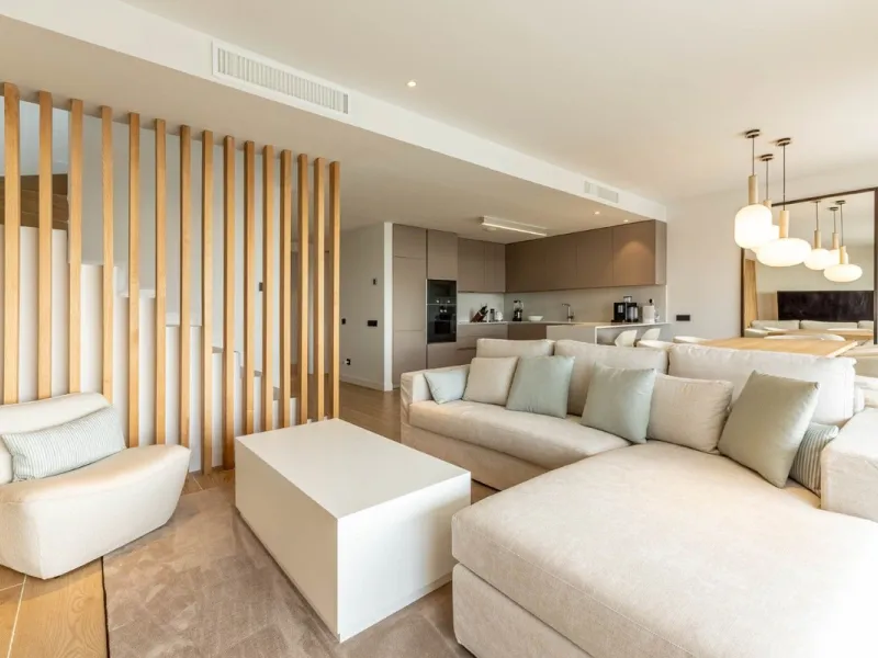 Luxury corner, South,-South West Facing 3-Bedroom corner Penthouse with Solarium & Jacuzzi – Estepona..Panoramic views from solarium.