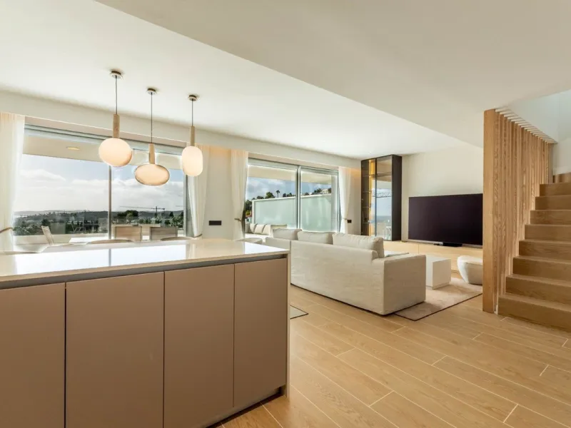 Luxury corner, South,-South West Facing 3-Bedroom corner Penthouse with Solarium & Jacuzzi – Estepona..Panoramic views from solarium.