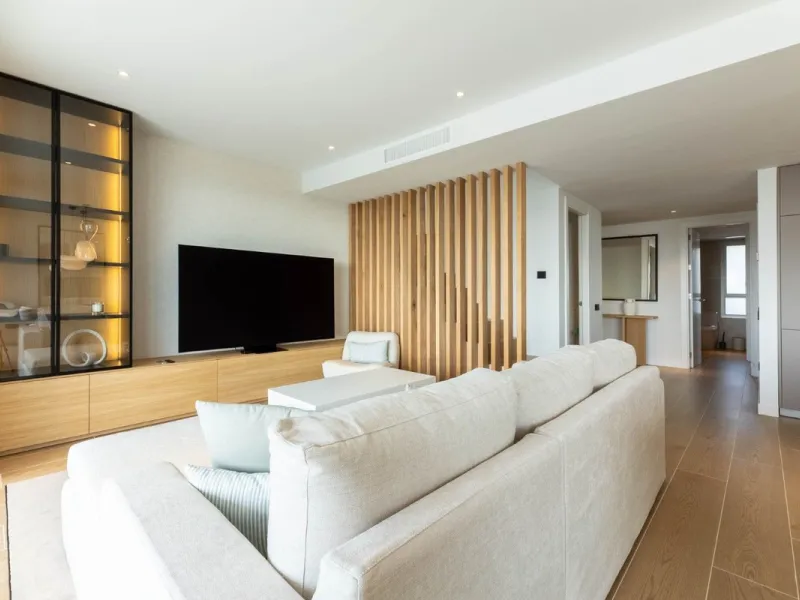 Luxury corner, South,-South West Facing 3-Bedroom corner Penthouse with Solarium & Jacuzzi – Estepona..Panoramic views from solarium.