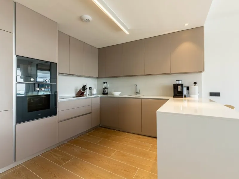 Luxury corner, South,-South West Facing 3-Bedroom corner Penthouse with Solarium & Jacuzzi – Estepona..Panoramic views from solarium.