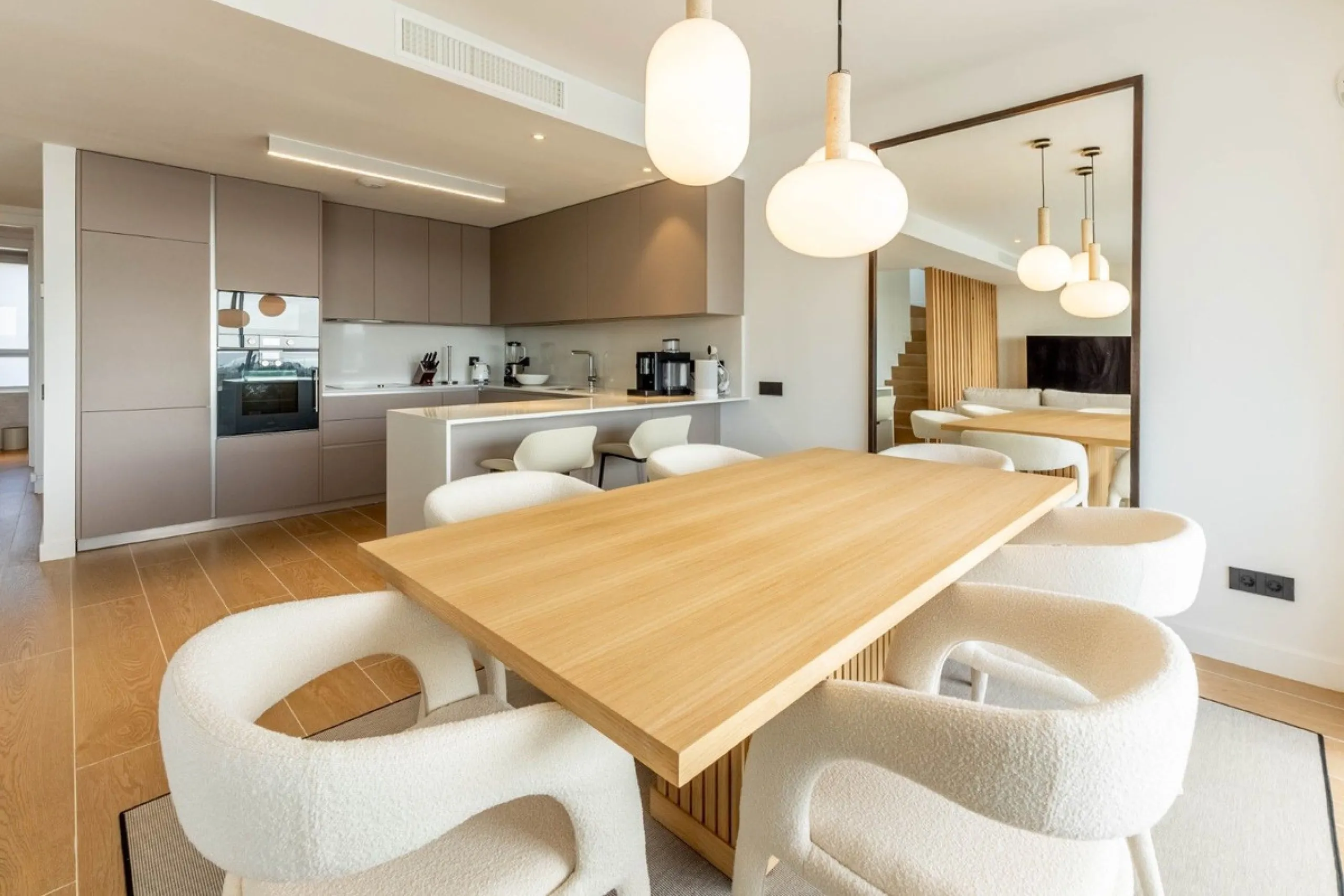 Luxury corner, South,-South West Facing 3-Bedroom corner Penthouse with Solarium & Jacuzzi – Estepona..Panoramic views from solarium.