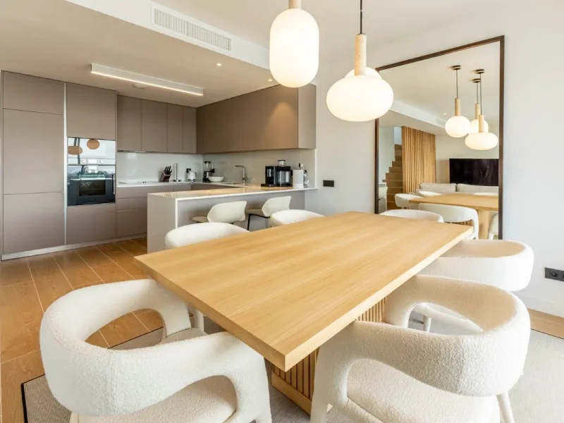Luxury corner, South,-South West Facing 3-Bedroom corner Penthouse with Solarium & Jacuzzi – Estepona..Panoramic views from solarium.
