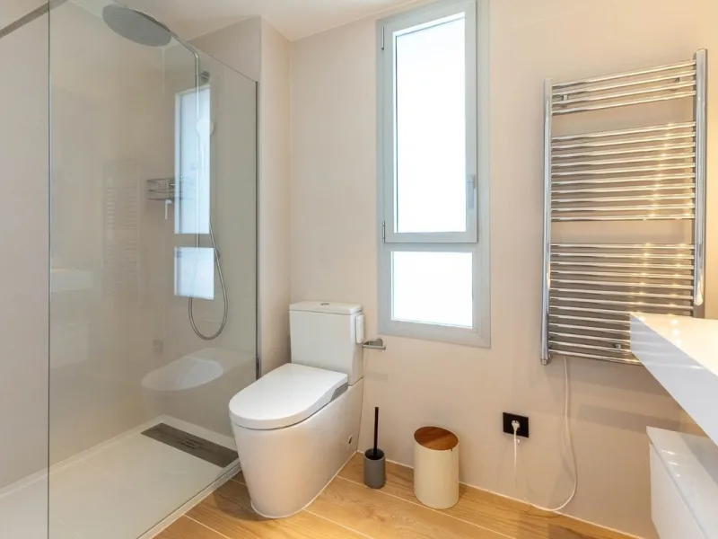 Luxury corner, South,-South West Facing 3-Bedroom corner Penthouse with Solarium & Jacuzzi – Estepona..Panoramic views from solarium.