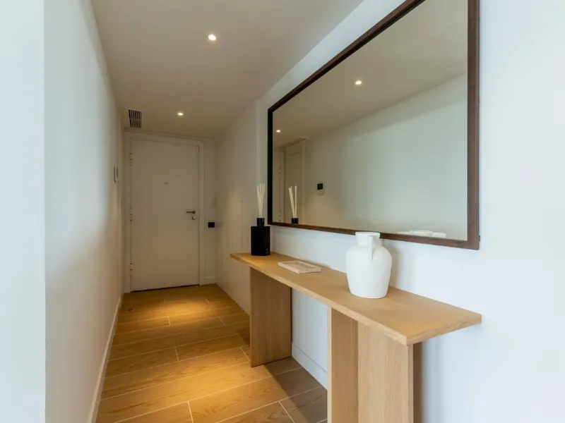 Luxury corner, South,-South West Facing 3-Bedroom corner Penthouse with Solarium & Jacuzzi – Estepona..Panoramic views from solarium.