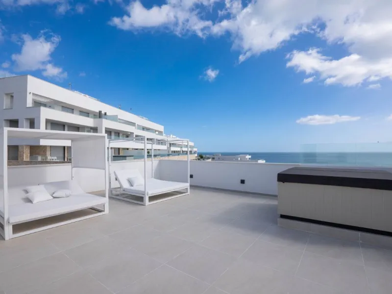Luxury corner, South,-South West Facing 3-Bedroom corner Penthouse with Solarium & Jacuzzi – Estepona..Panoramic views from solarium.