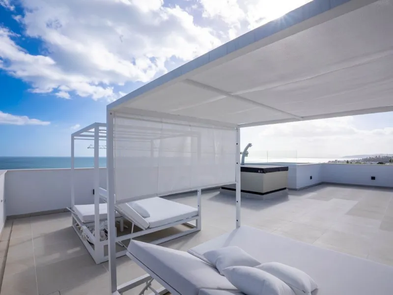 Luxury corner, South,-South West Facing 3-Bedroom corner Penthouse with Solarium & Jacuzzi – Estepona..Panoramic views from solarium.
