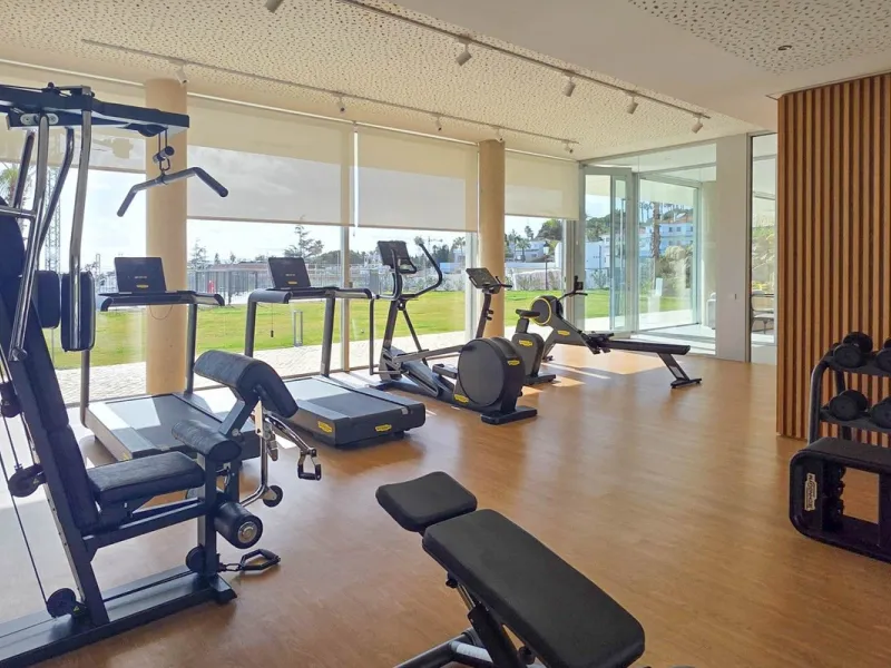 Luxury corner, South,-South West Facing 3-Bedroom corner Penthouse with Solarium & Jacuzzi – Estepona..Panoramic views from solarium.