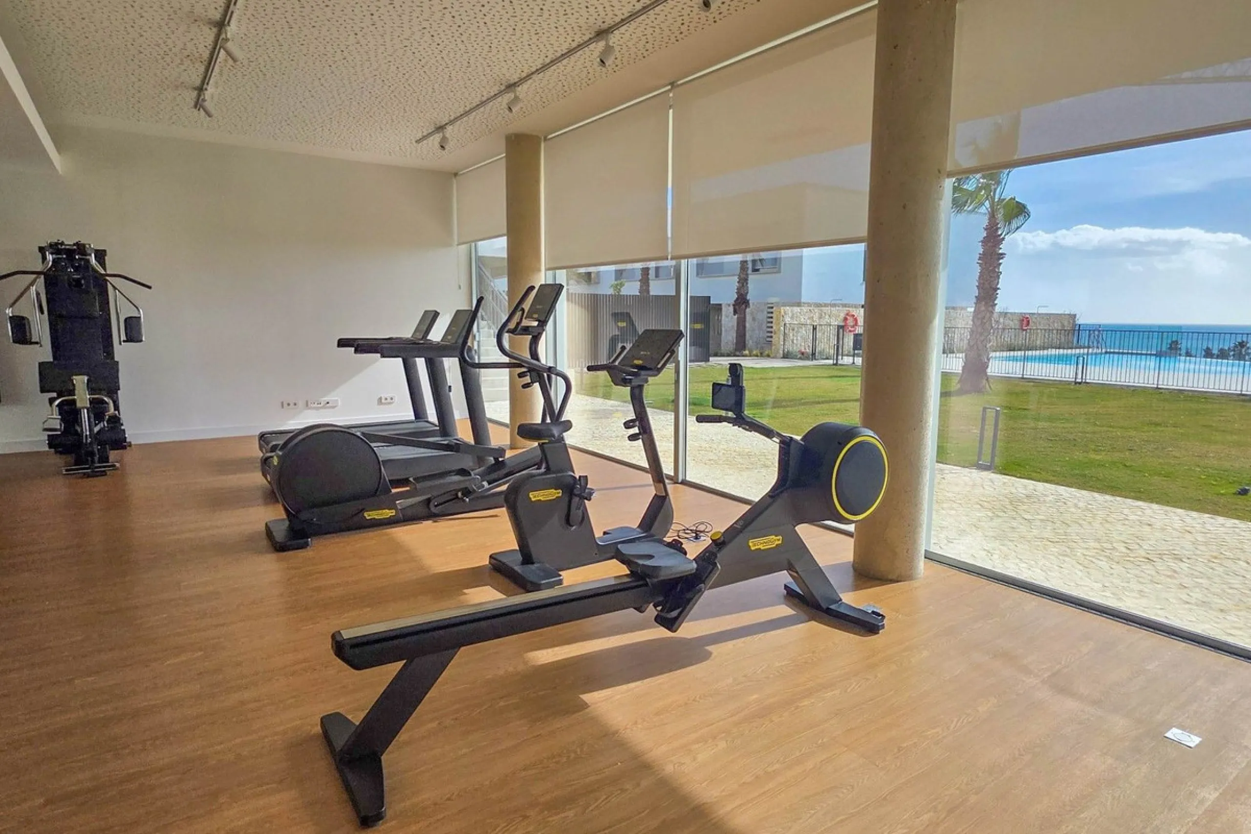 Luxury corner, South,-South West Facing 3-Bedroom corner Penthouse with Solarium & Jacuzzi – Estepona..Panoramic views from solarium.