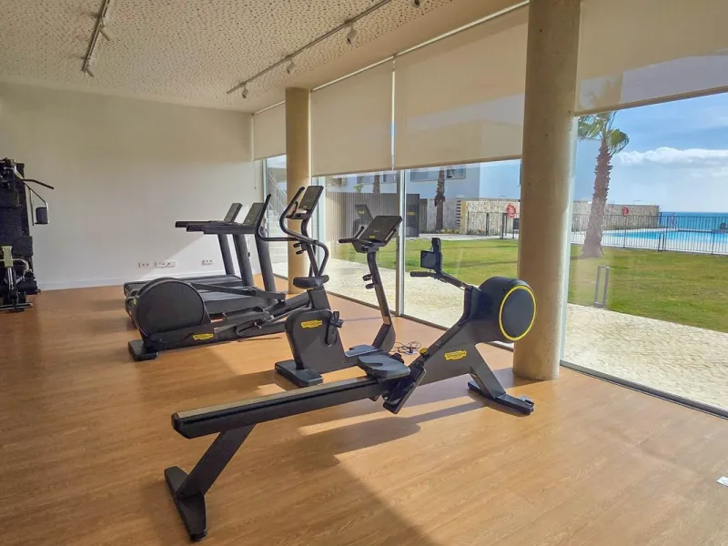 Luxury corner, South,-South West Facing 3-Bedroom corner Penthouse with Solarium & Jacuzzi – Estepona..Panoramic views from solarium.