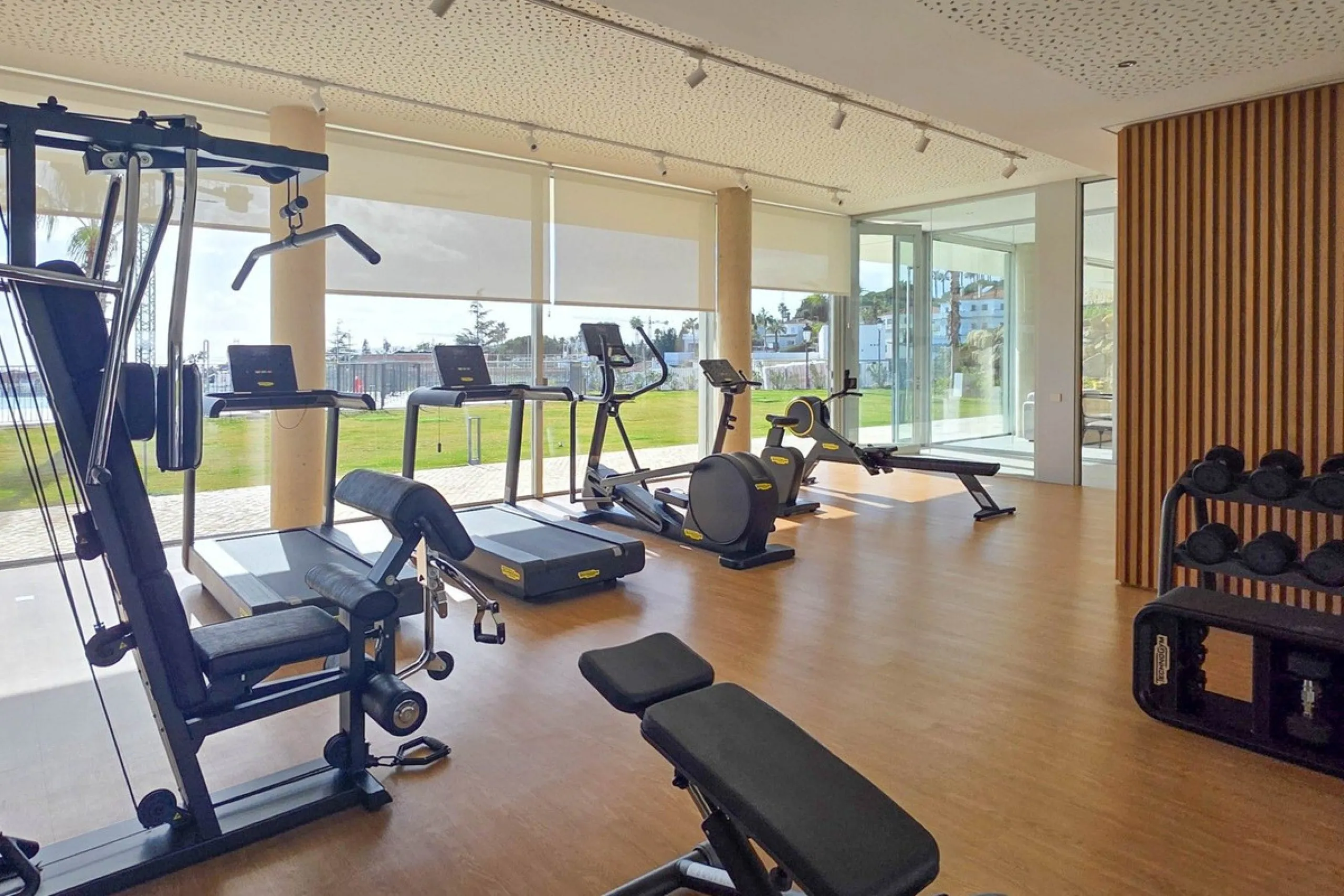 Luxury corner, South,-South West Facing 3-Bedroom corner Penthouse with Solarium & Jacuzzi – Estepona..Panoramic views from solarium.