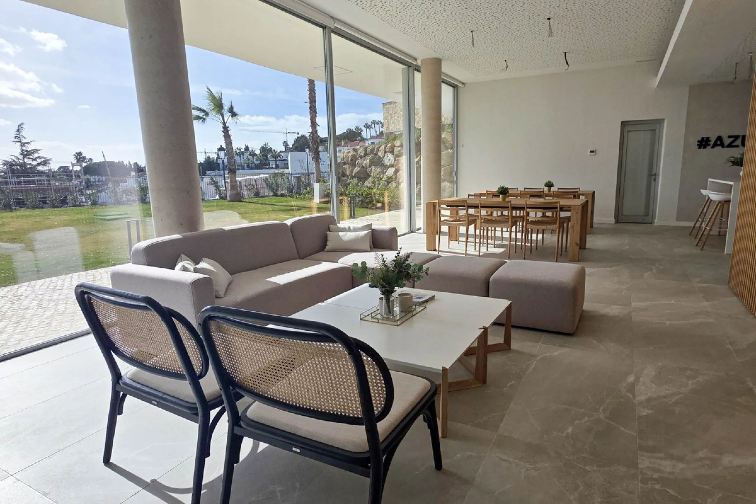 Luxury corner, South,-South West Facing 3-Bedroom corner Penthouse with Solarium & Jacuzzi – Estepona..Panoramic views from solarium.