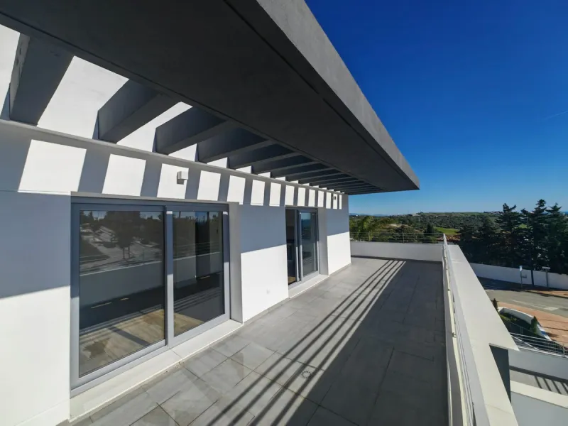 Brand New South-Facing Penthouse with Panoramic Sea & Mountain Views – Habitat Valle Romano