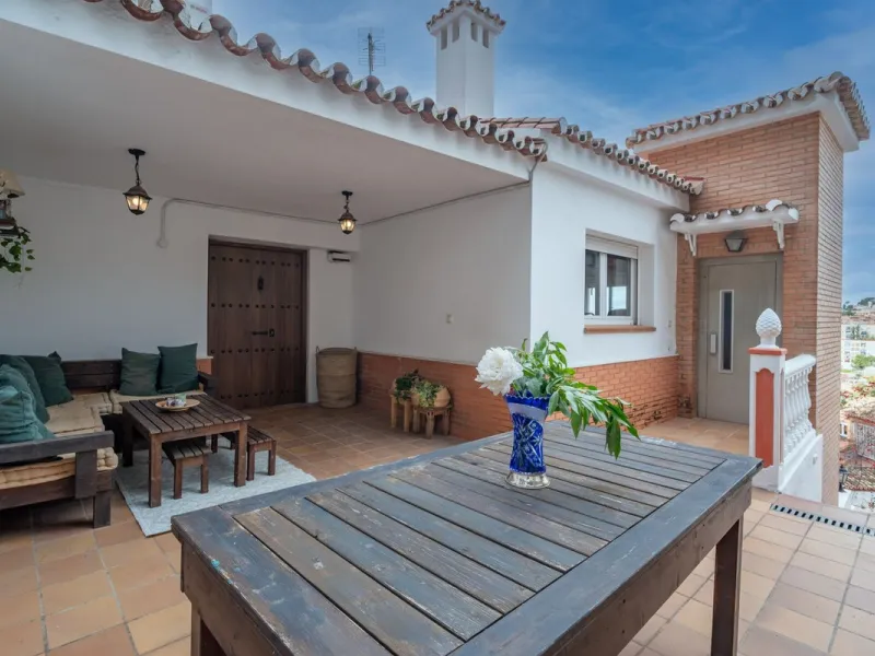 Exclusive Villa with Panoramic Views in El Candado