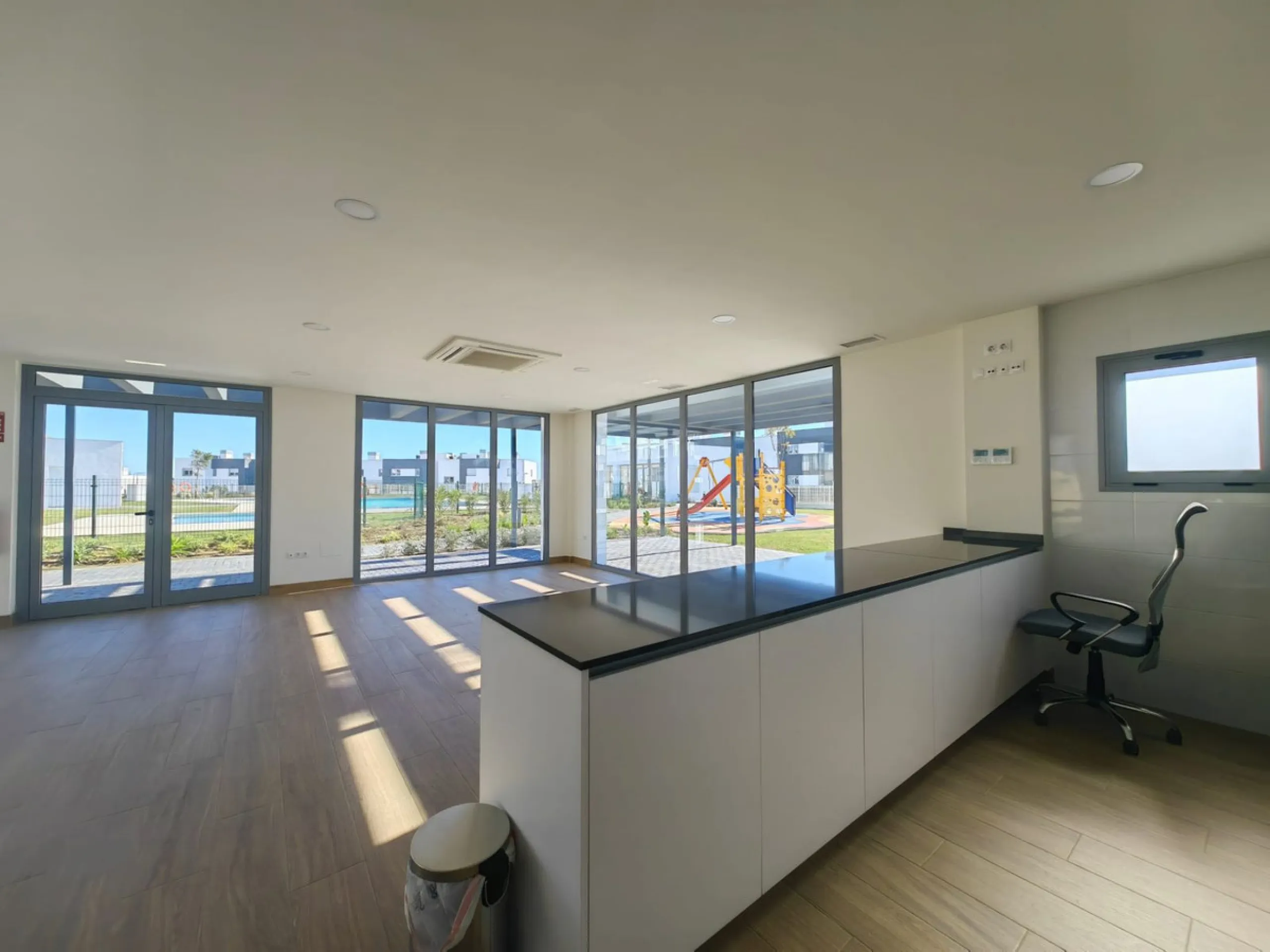 Brand New South-Facing Penthouse with Panoramic Sea & Mountain Views – Habitat Valle Romano