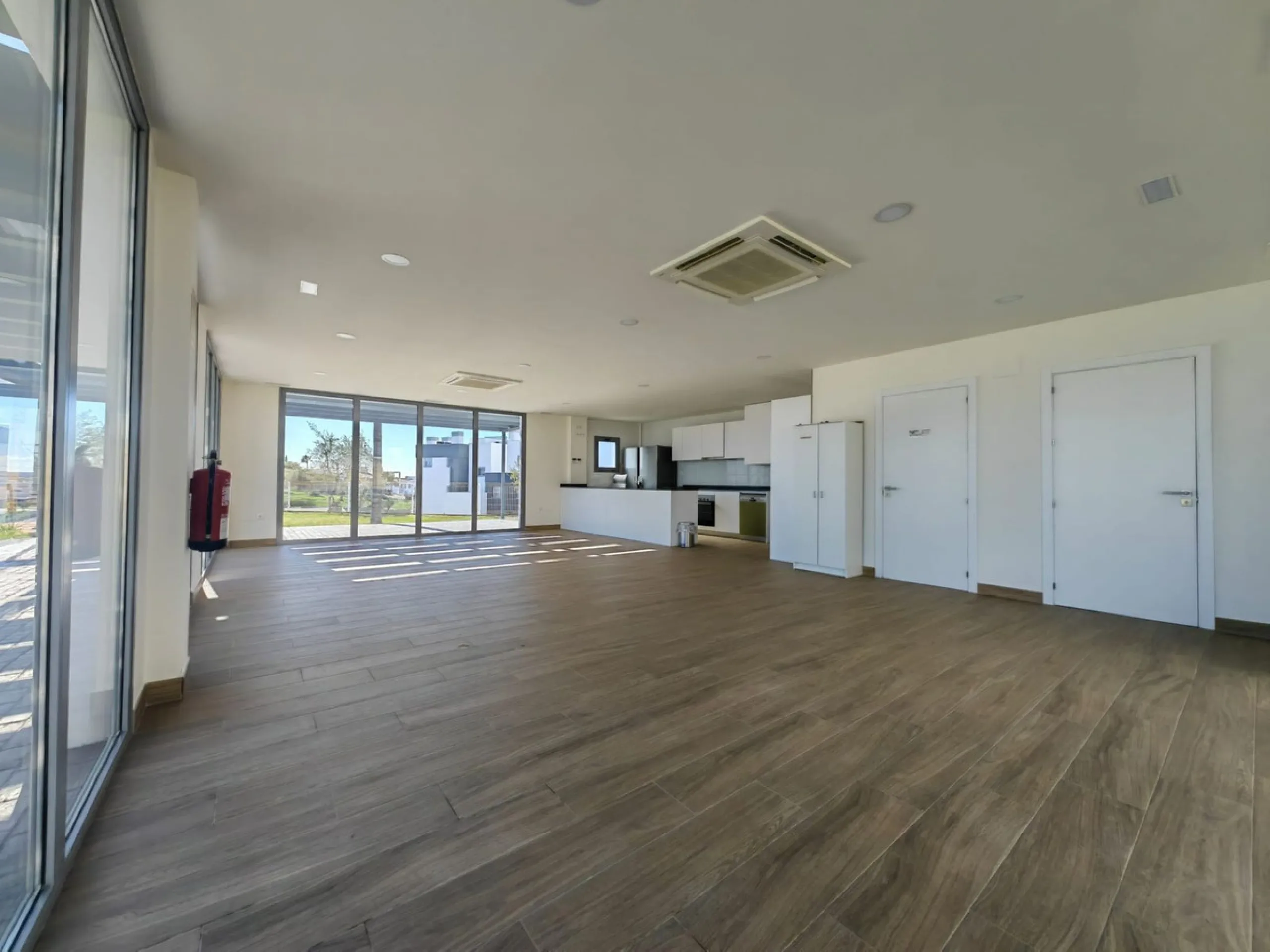 Brand New South-Facing Penthouse with Panoramic Sea & Mountain Views – Habitat Valle Romano