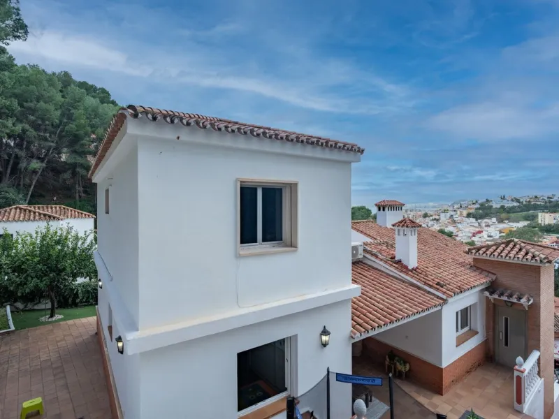 House - Detached Villa в продаже в Málaga, Málaga. В доме 7 спален и 5 ванных комнат. Площадь дома 371 м²