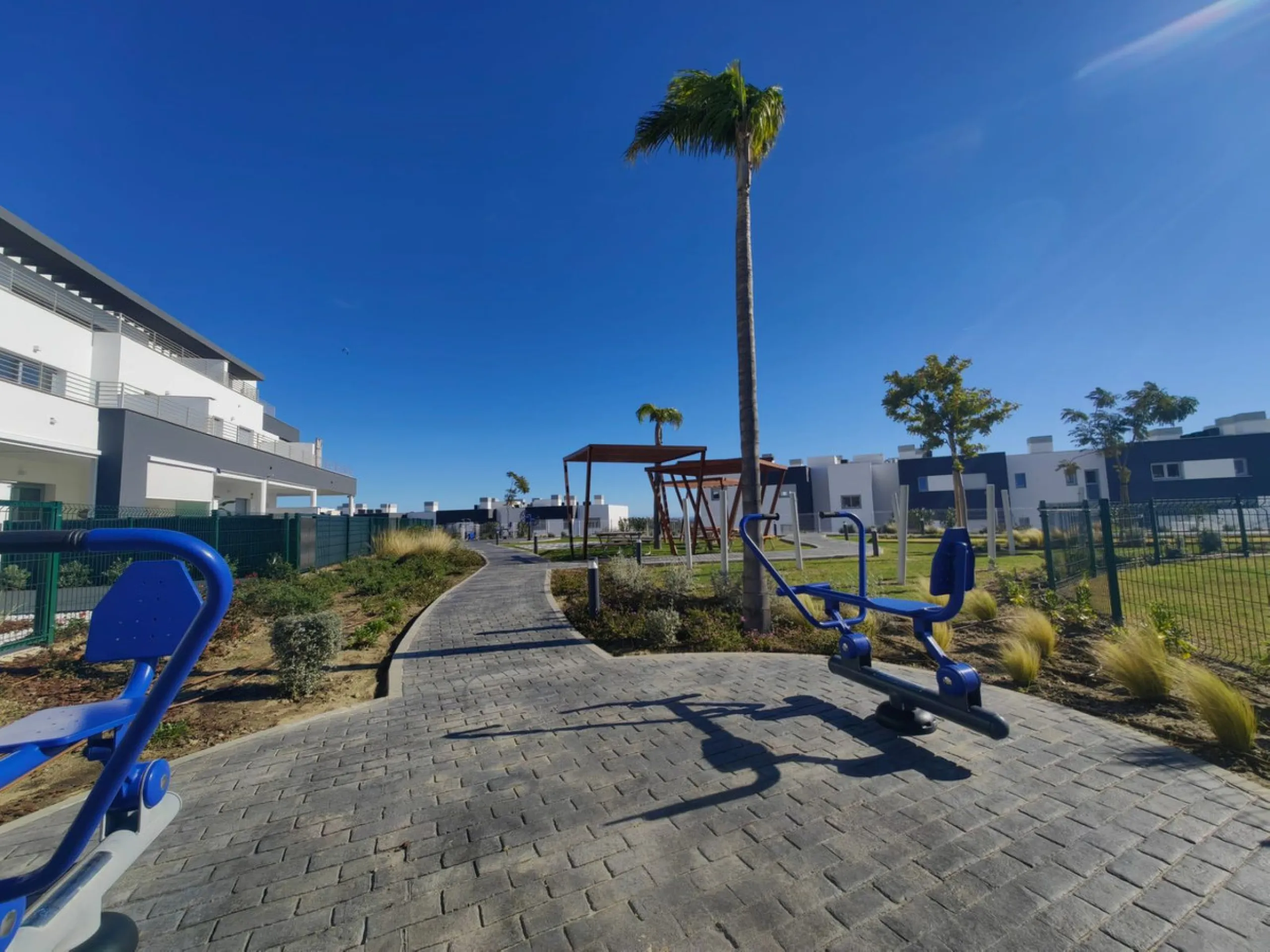 Brand New South-Facing Penthouse with Panoramic Sea & Mountain Views – Habitat Valle Romano