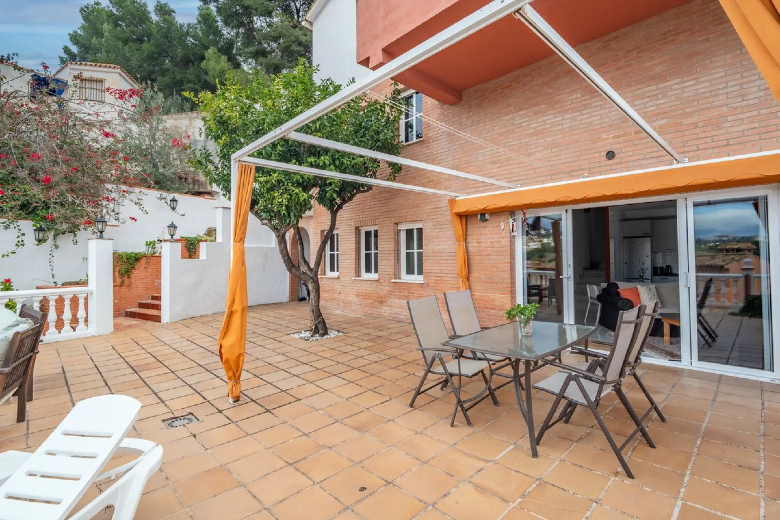 House - Detached Villa в продаже в Málaga, Málaga. В доме 7 спален и 5 ванных комнат. Площадь дома 371 м²
