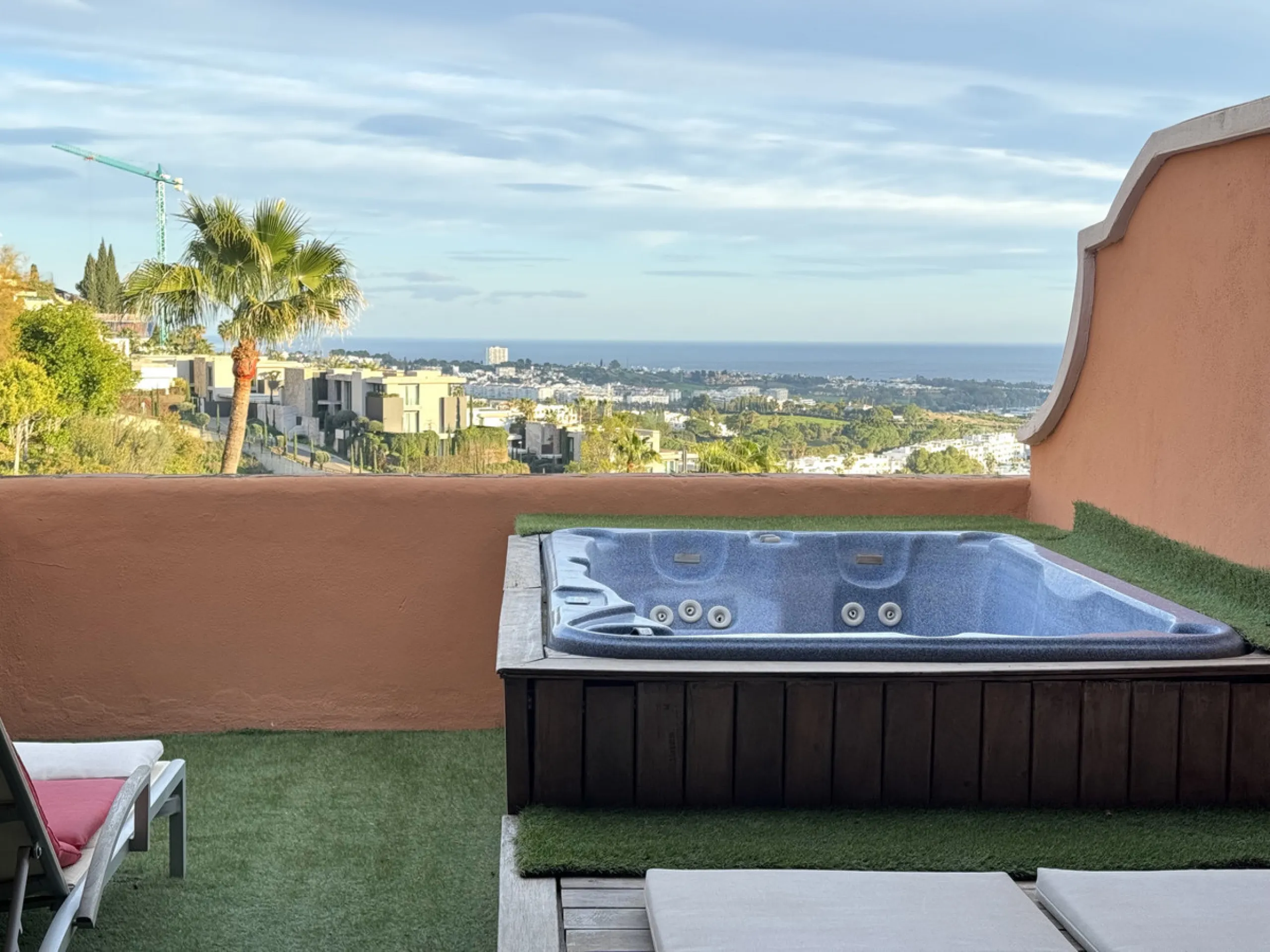 Set in the exclusive enclave of Monte Halcones, La Quinta, this impressive 3-bedroom, 3-bathroom duplex penthouse offers expansive interiors, refined design, and breathtaking panoramic sea views, all within walking distance of local bars, cafés, and resta