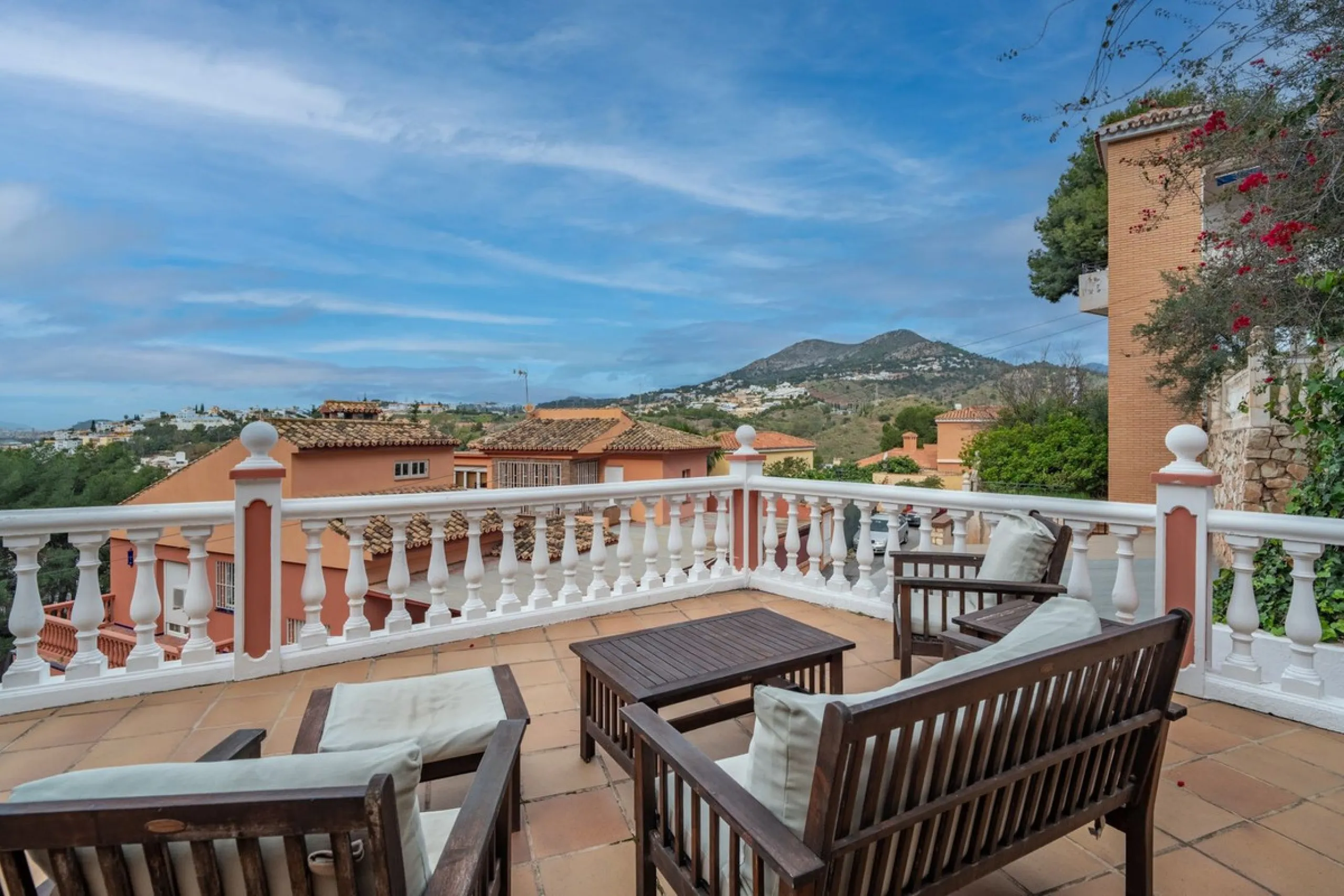 House - Detached Villa в продаже в Málaga, Málaga. В доме 7 спален и 5 ванных комнат. Площадь дома 371 м²