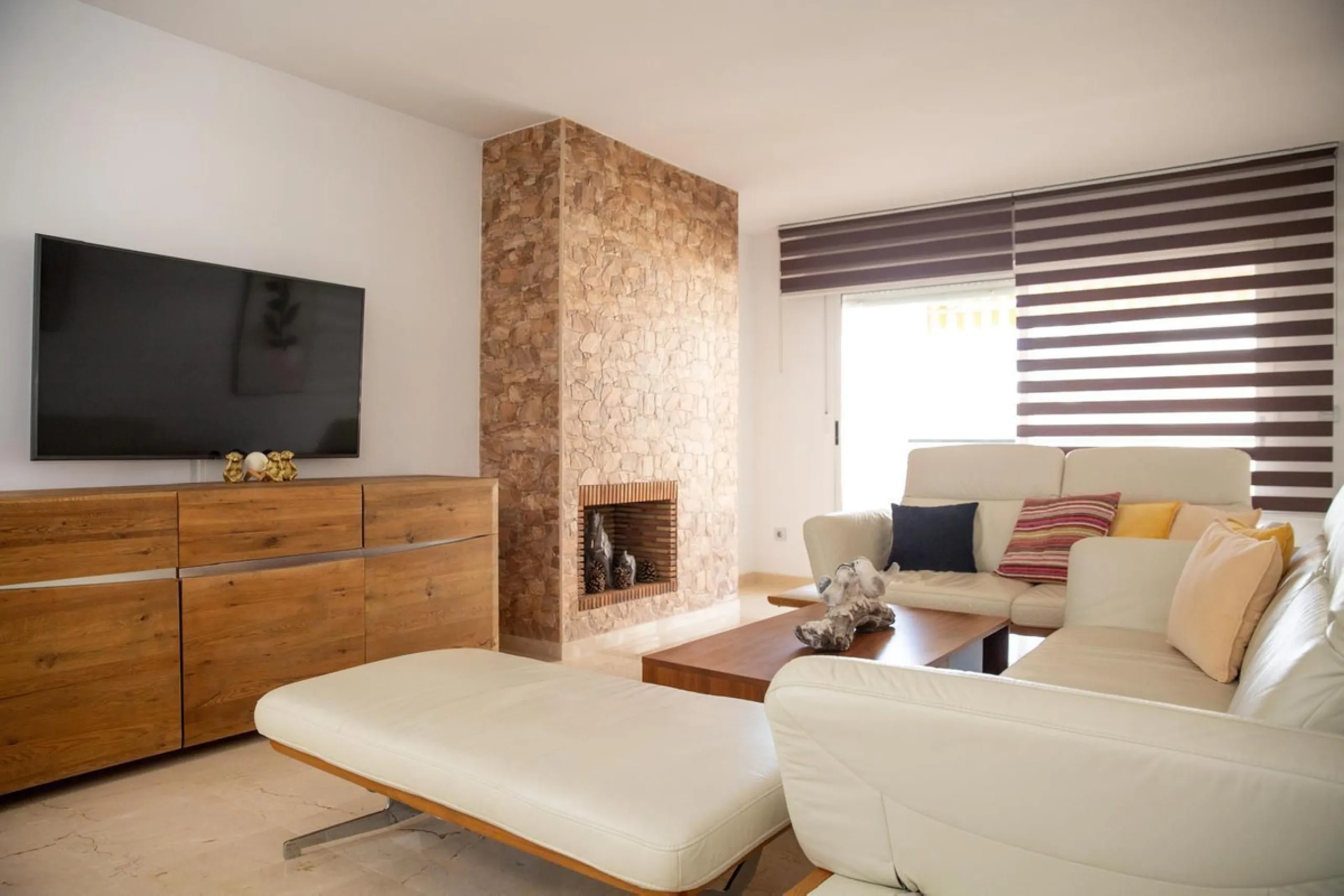 Apartment for sale in Guadalmina Alta, San Pedro Alcántara. Perfect location on the outskirts of town, ideally close to all kinds of amenities while still offering peace and quiet.