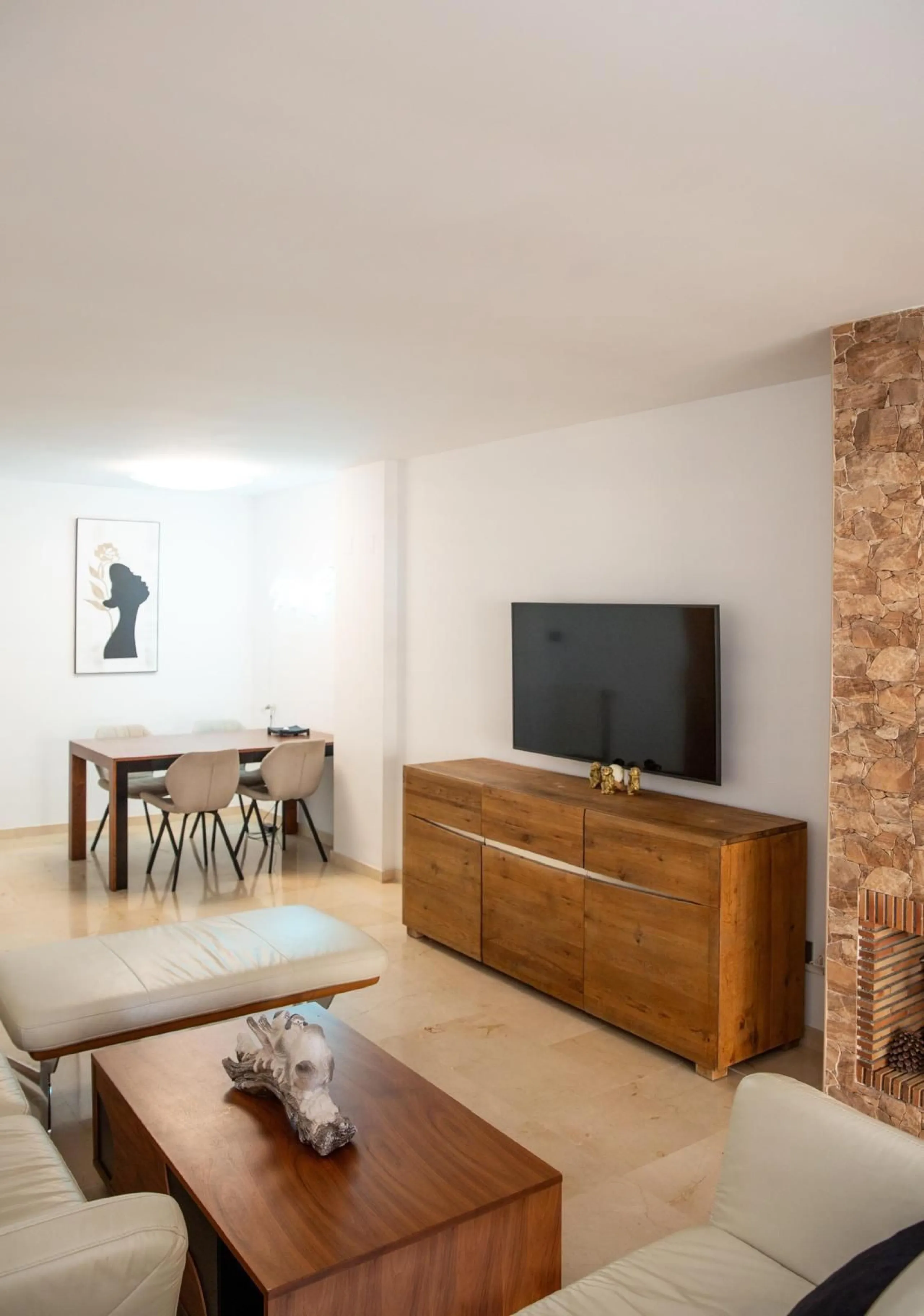 Apartment for sale in Guadalmina Alta, San Pedro Alcántara. Perfect location on the outskirts of town, ideally close to all kinds of amenities while still offering peace and quiet.