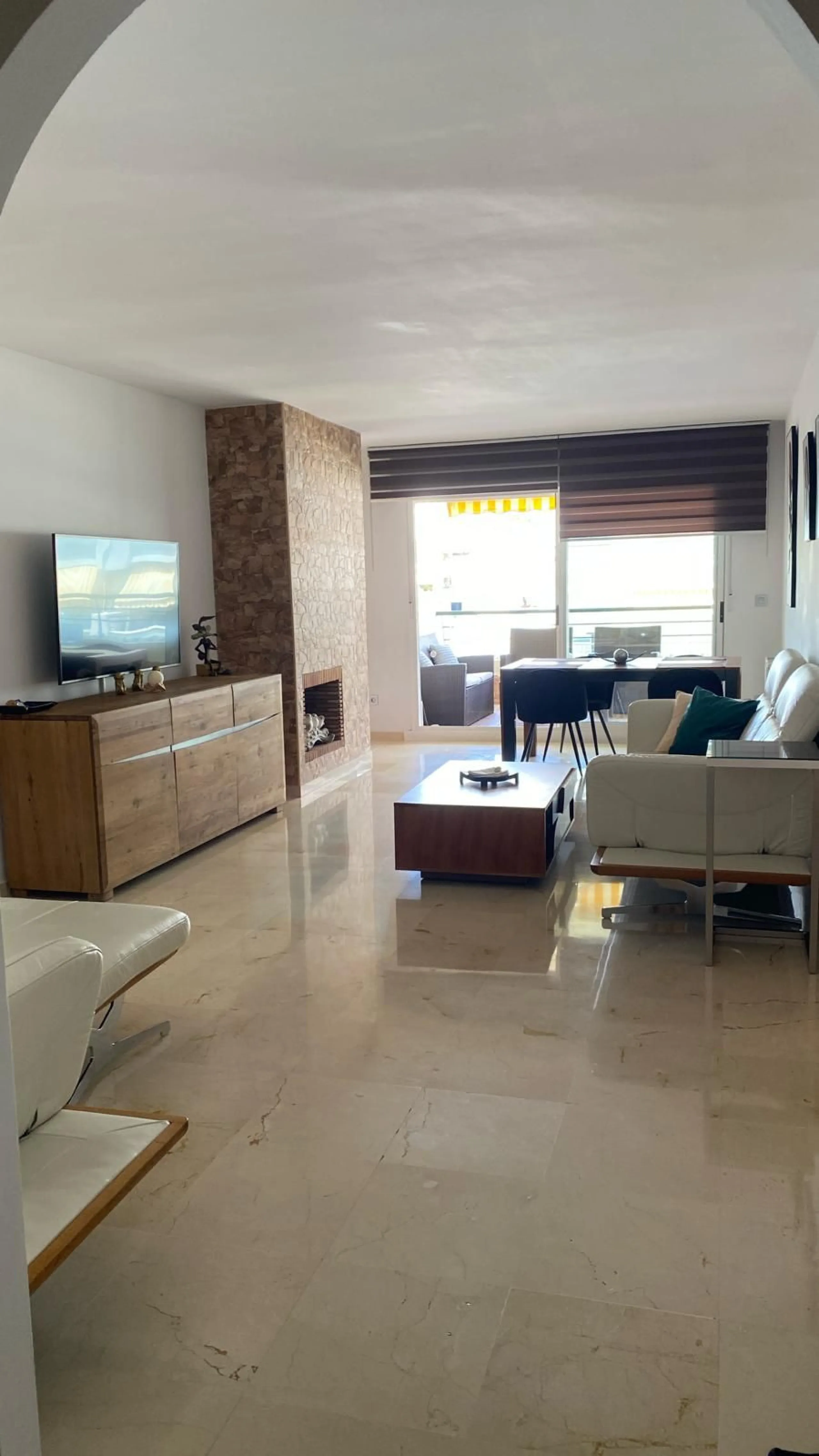 Apartment for sale in Guadalmina Alta, San Pedro Alcántara. Perfect location on the outskirts of town, ideally close to all kinds of amenities while still offering peace and quiet.