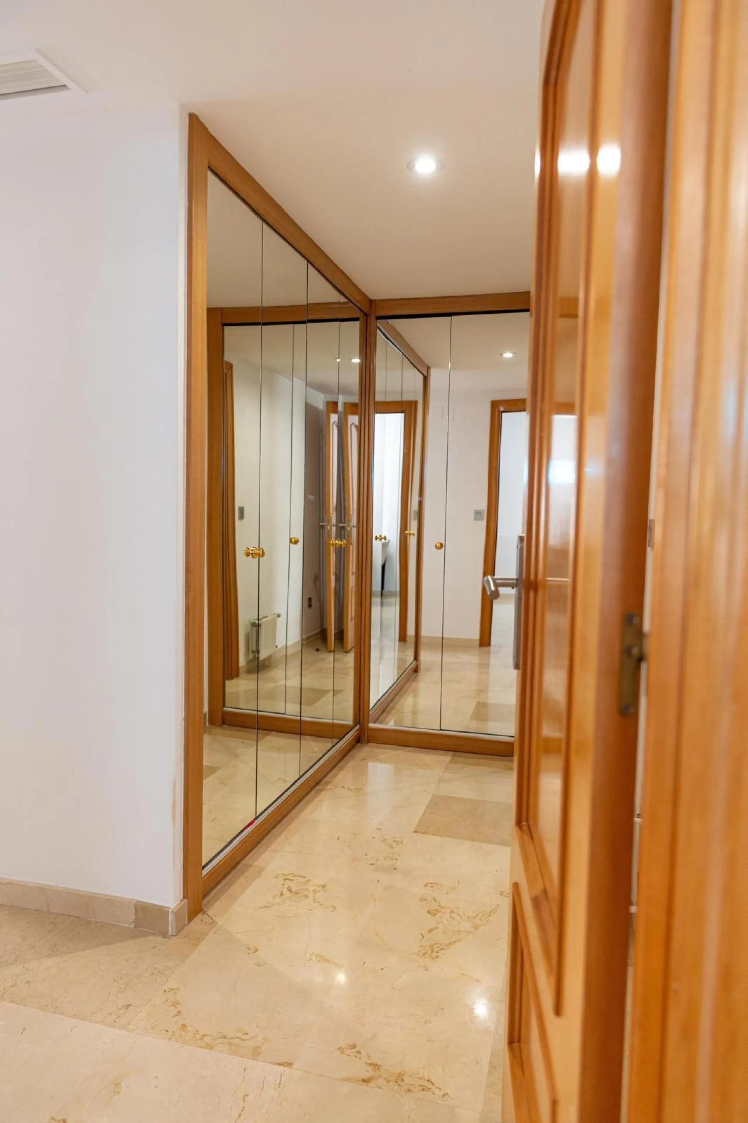 Apartment for sale in Guadalmina Alta, San Pedro Alcántara. Perfect location on the outskirts of town, ideally close to all kinds of amenities while still offering peace and quiet.