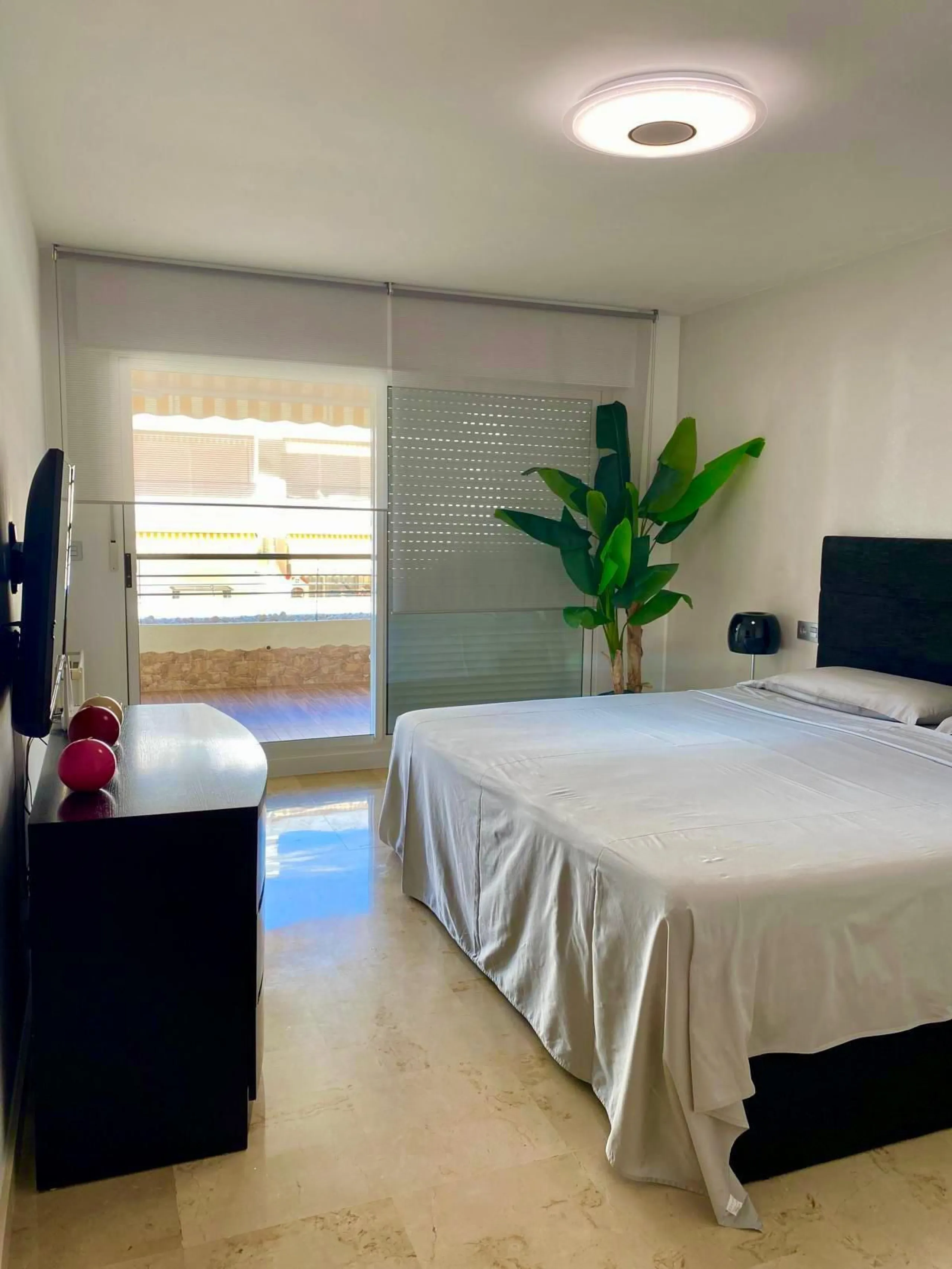 Apartment for sale in Guadalmina Alta, San Pedro Alcántara. Perfect location on the outskirts of town, ideally close to all kinds of amenities while still offering peace and quiet.