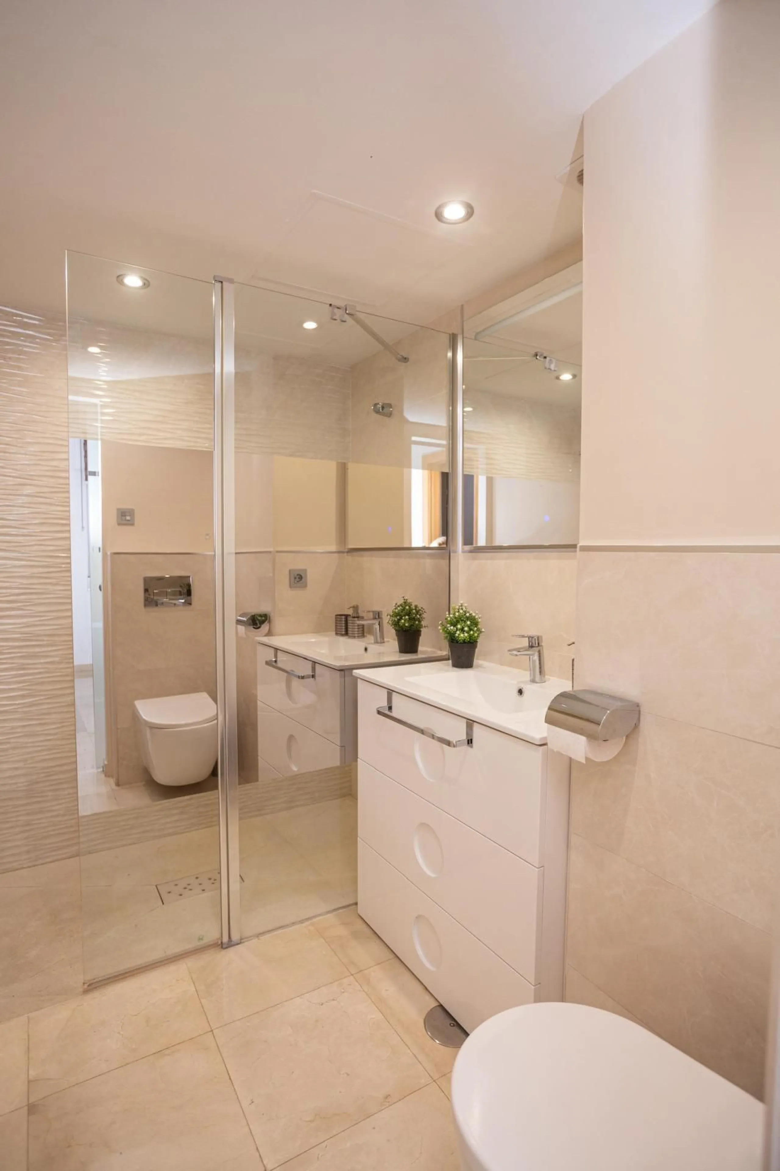 Apartment for sale in Guadalmina Alta, San Pedro Alcántara. Perfect location on the outskirts of town, ideally close to all kinds of amenities while still offering peace and quiet.