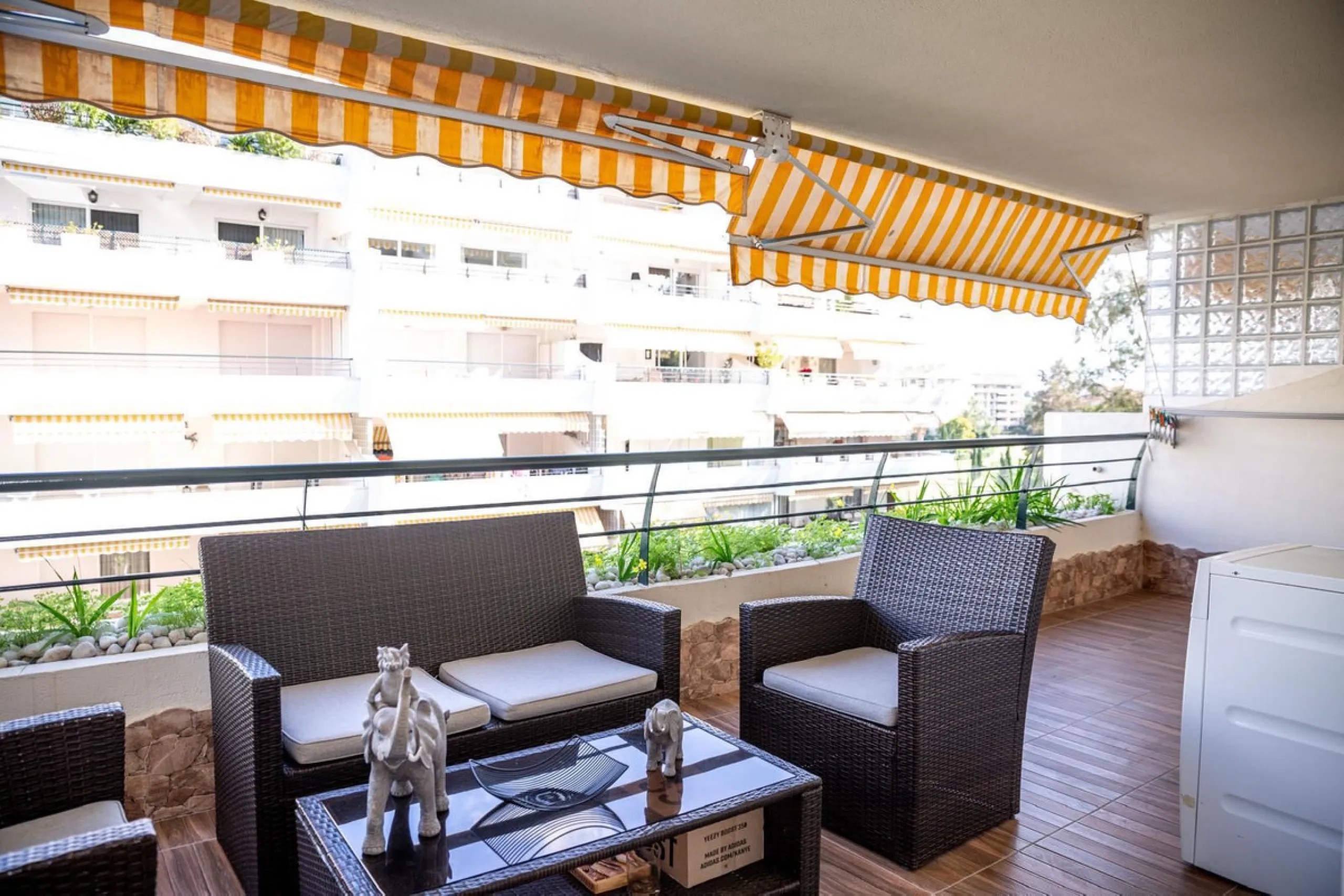 Apartment for sale in Guadalmina Alta, San Pedro Alcántara. Perfect location on the outskirts of town, ideally close to all kinds of amenities while still offering peace and quiet.