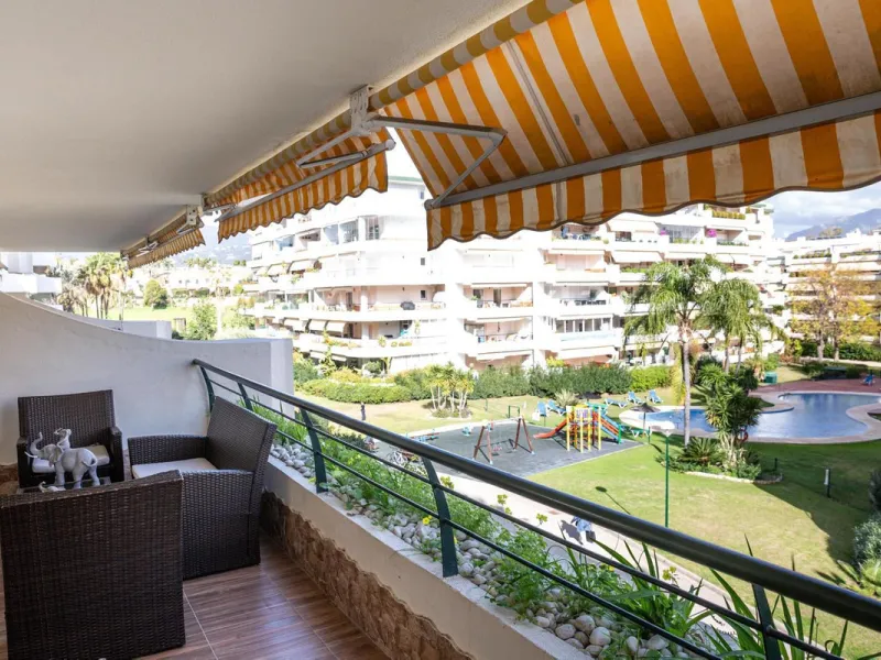 Apartment for sale in Guadalmina Alta, San Pedro Alcántara. Perfect location on the outskirts of town, ideally close to all kinds of amenities while still offering peace and quiet.