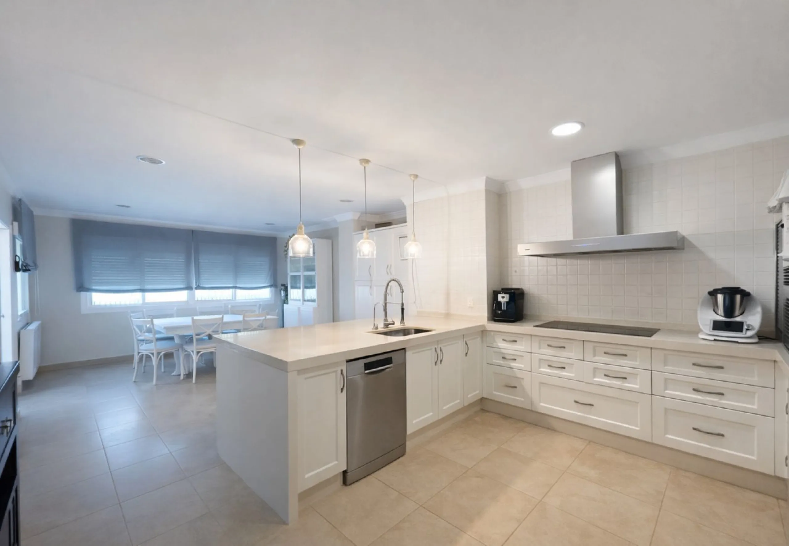 Luxury Townhouse in Urb Tiro Pichón with Private Pool a Few Steps from the Center and the Beach