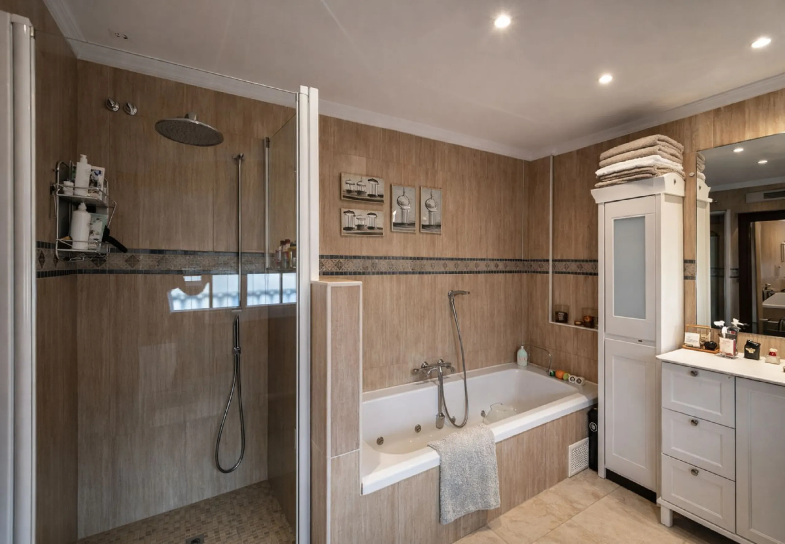 Luxury Townhouse in Urb Tiro Pichón with Private Pool a Few Steps from the Center and the Beach